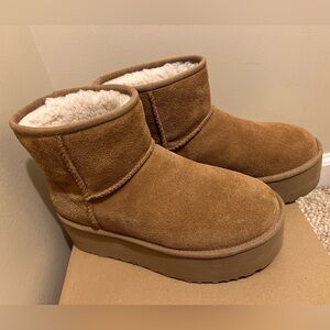 EUC UGG Classic Mini Platform, size W7